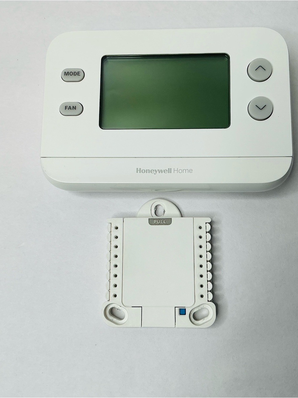 Honeywell Home X1N Non-Programmable Thermostat, Single-Stage, 1 Heat/1 Cool - Picture 8 of 12